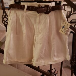 Women's High Pleated Cream Shorts with Brown Belt